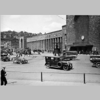 Bahnhofsplatz um 1930.jpg